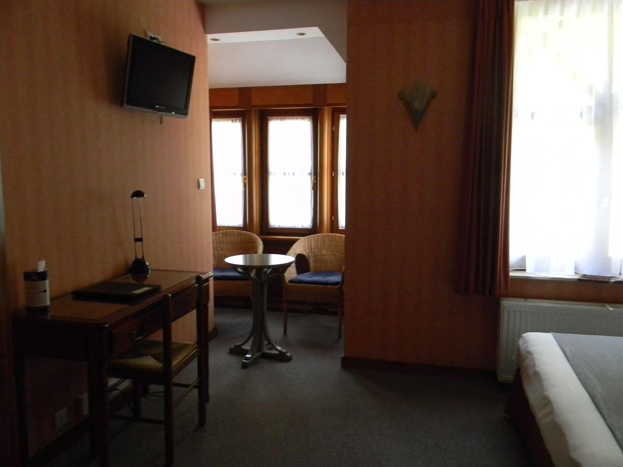 בוילון Hotel Du Roy מראה חיצוני תמונה