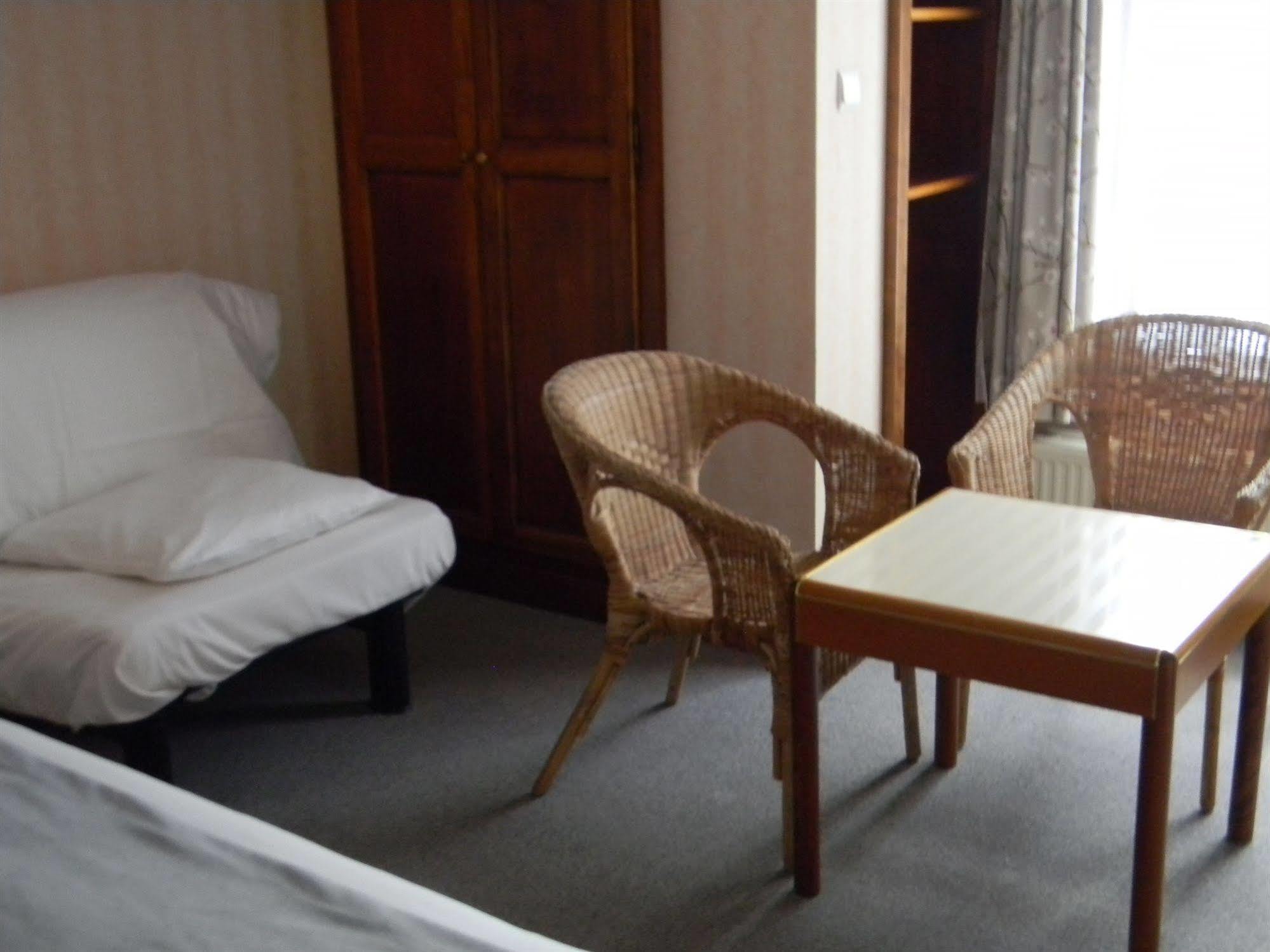 בוילון Hotel Du Roy מראה חיצוני תמונה