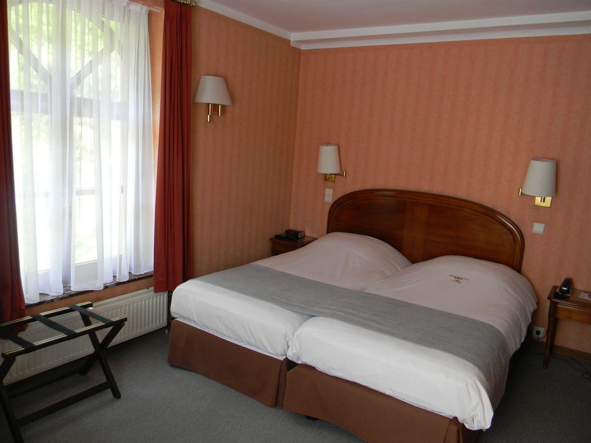 בוילון Hotel Du Roy מראה חיצוני תמונה
