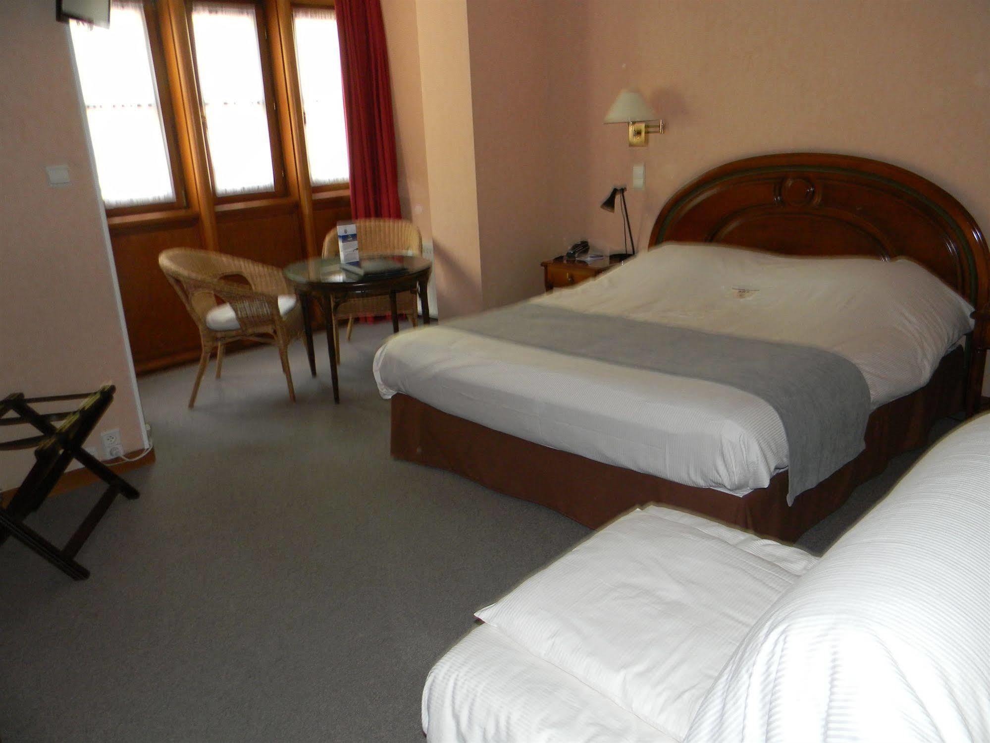 בוילון Hotel Du Roy מראה חיצוני תמונה