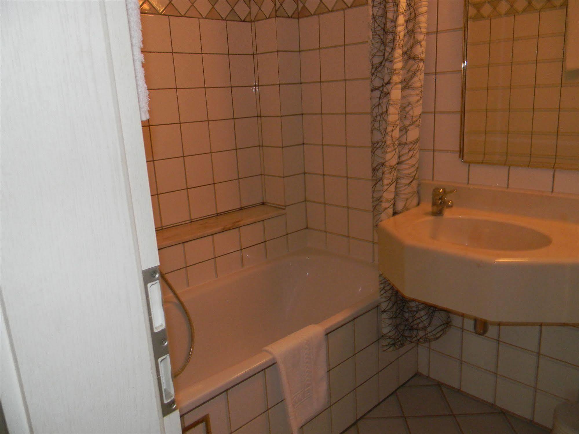 בוילון Hotel Du Roy מראה חיצוני תמונה