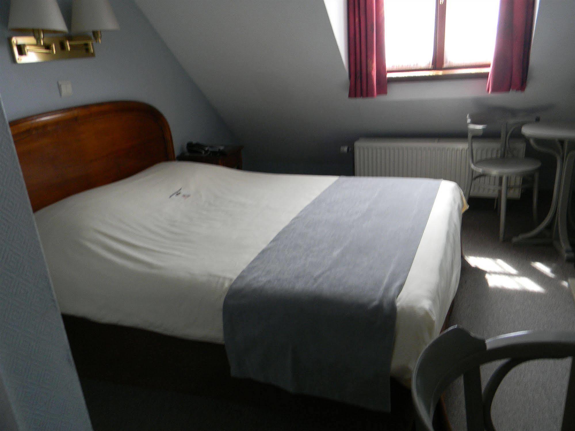 בוילון Hotel Du Roy מראה חיצוני תמונה