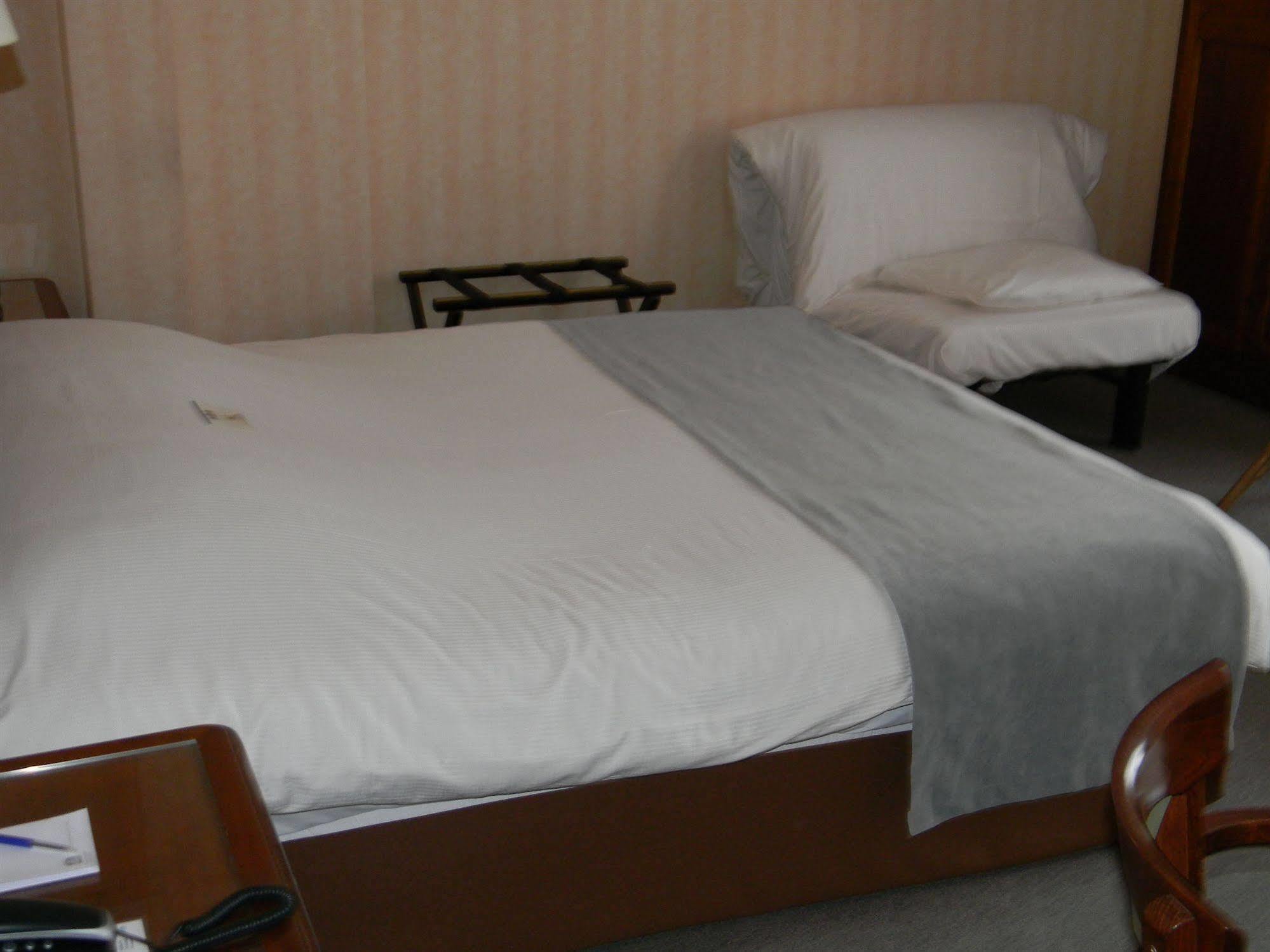 בוילון Hotel Du Roy מראה חיצוני תמונה