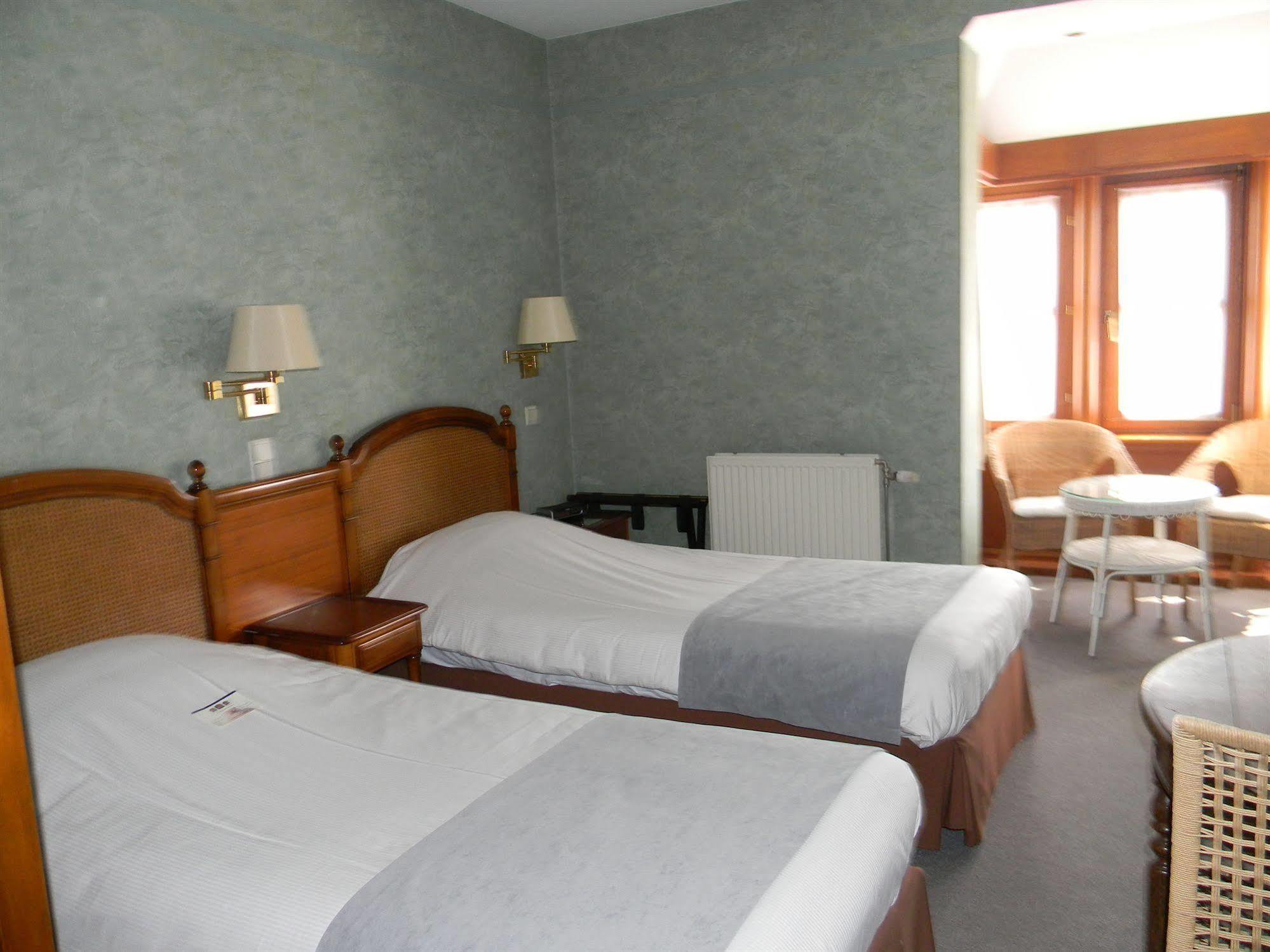 בוילון Hotel Du Roy מראה חיצוני תמונה